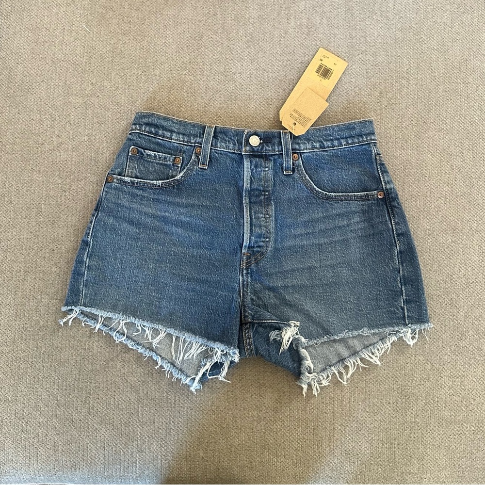 Levi’s 501 Frayed Hem Women's Shorts NWT size 28